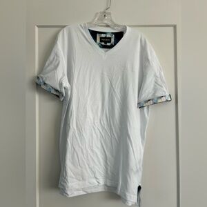 Men’s white Vneck tshirt size XL
